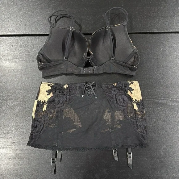 Victoria's Secret Black and Tan Lace Intimates Set - Picture 2 of 12